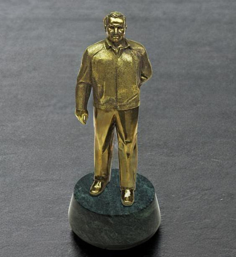 Бронзовая статуэтка «Гагарин» купить с доставкой Бронзовая статуэтка «Гагарин»